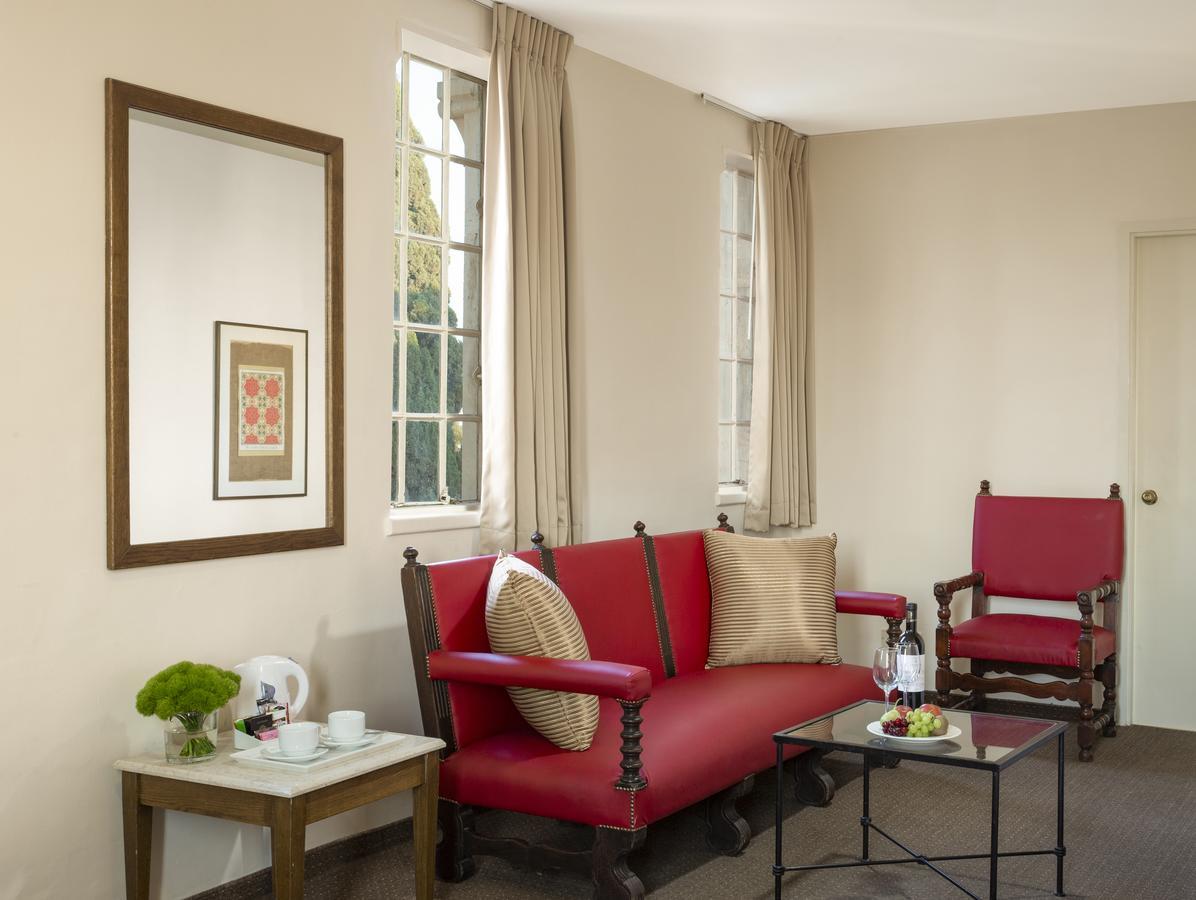 Ymca Three Arches Hotel 3*