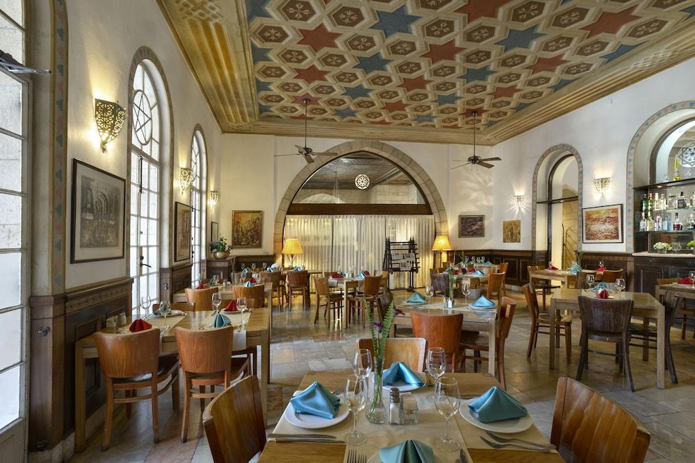 Ymca Three Arches Hotel